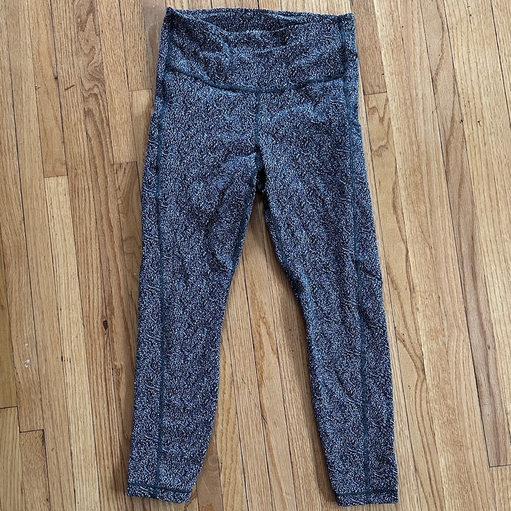 Athleta Ultimate Stash 7/8 Textured Tight in Black and White | S